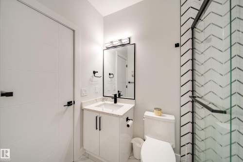 6903 173 Avenue, Edmonton, AB - Indoor Photo Showing Bathroom