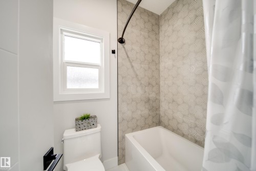 6903 173 Avenue, Edmonton, AB - Indoor Photo Showing Bathroom