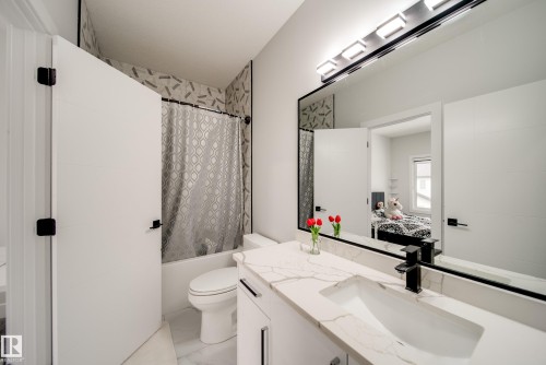 6903 173 Avenue, Edmonton, AB - Indoor Photo Showing Bathroom