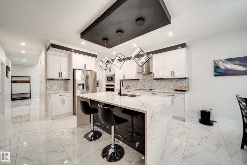6903 173 Avenue, Edmonton, AB - Indoor Photo Showing Kitchen With Upgraded Kitchen
