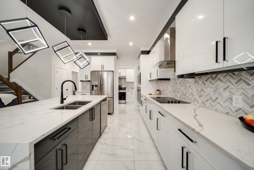6903 173 Avenue, Edmonton, AB - Indoor Photo Showing Kitchen With Double Sink With Upgraded Kitchen