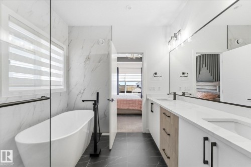 14 Enns Crest, Fort Saskatchewan, AB - Indoor Photo Showing Bathroom