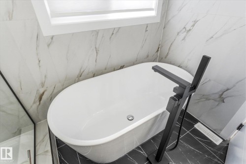14 Enns Crest, Fort Saskatchewan, AB - Indoor Photo Showing Bathroom