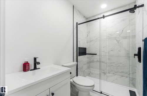 14 Enns Crest, Fort Saskatchewan, AB - Indoor Photo Showing Bathroom