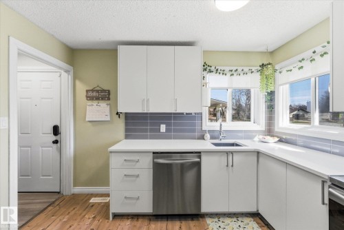 5702 50 Street, Stony Plain, AB - Indoor Photo Showing Kitchen