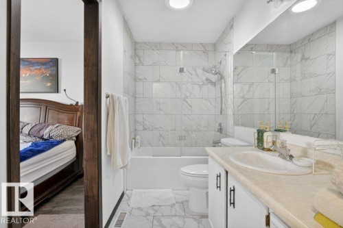 2104 145 Avenue, Edmonton, AB - Indoor Photo Showing Bathroom
