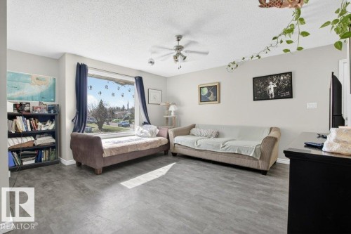 2104 145 Avenue, Edmonton, AB - Indoor Photo Showing Other Room