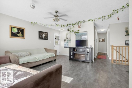 2104 145 Avenue, Edmonton, AB - Indoor Photo Showing Living Room