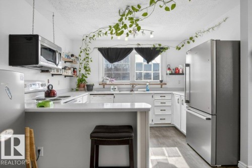 2104 145 Avenue, Edmonton, AB - Indoor Photo Showing Kitchen