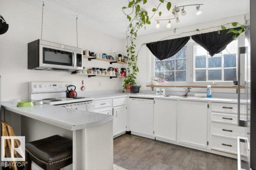 2104 145 Avenue, Edmonton, AB - Indoor Photo Showing Kitchen