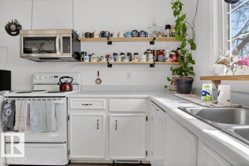 2104 145 Avenue, Edmonton, AB - Indoor Photo Showing Kitchen