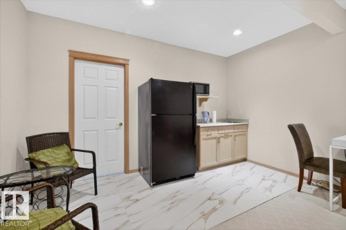 6545 199 Street, Edmonton, AB - Indoor