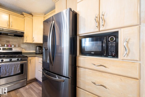 18012 96 Street, Edmonton, AB - Indoor Photo Showing Kitchen