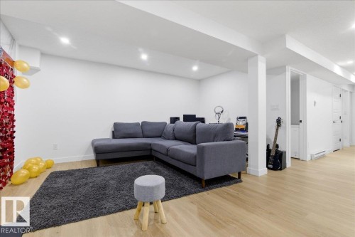 13111 82 Street, Edmonton, AB - Indoor