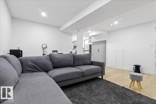 13111 82 Street, Edmonton, AB - Indoor