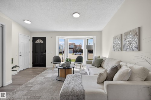 15323 72 Street, Edmonton, AB - Indoor Photo Showing Living Room