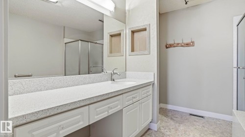 1346 Potter Greens Drive, Edmonton, AB - Indoor Photo Showing Bathroom