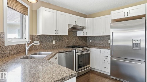 1346 Potter Greens Drive, Edmonton, AB - Indoor Photo Showing Kitchen With Double Sink With Upgraded Kitchen