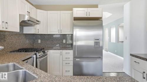 1346 Potter Greens Drive, Edmonton, AB - Indoor Photo Showing Kitchen With Double Sink With Upgraded Kitchen