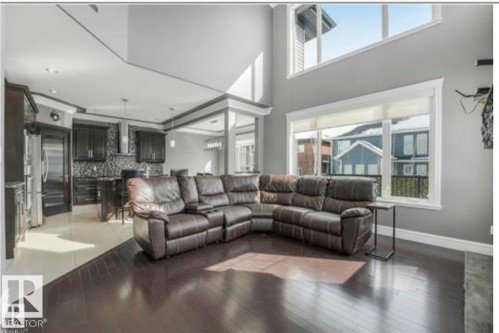 1360 Cunningham Drive, Edmonton, AB - Indoor Photo Showing Living Room