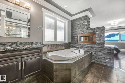 1360 Cunningham Drive, Edmonton, AB - Indoor Photo Showing Bathroom