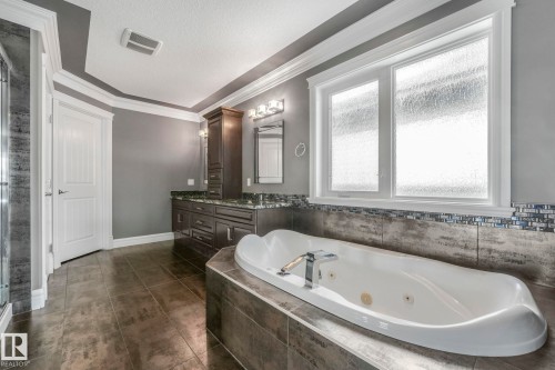 1360 Cunningham Drive, Edmonton, AB - Indoor Photo Showing Bathroom