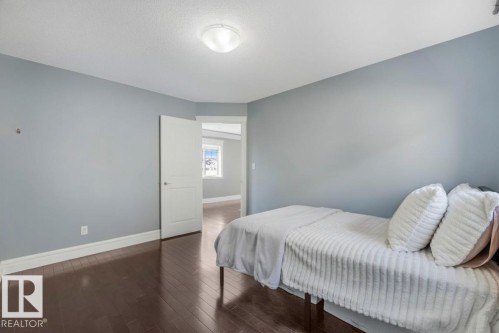 1360 Cunningham Drive, Edmonton, AB - Indoor Photo Showing Bedroom