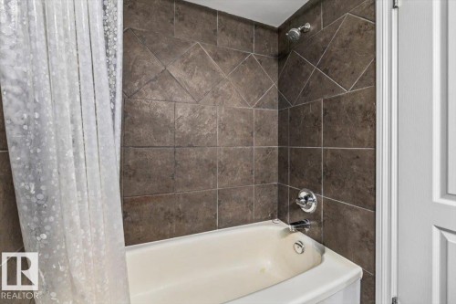 201 10547 83 Avenue, Edmonton, AB - Indoor Photo Showing Bathroom