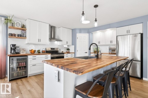 3 Middleton Close, Leduc, AB - Indoor Photo Showing Kitchen With Upgraded Kitchen