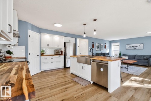 3 Middleton Close, Leduc, AB - Indoor Photo Showing Kitchen