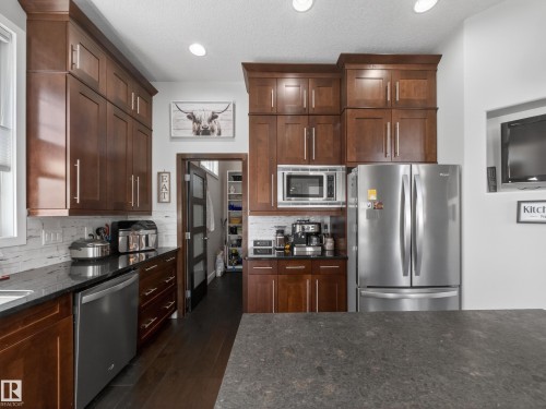 5117 Terwillegar Boulevard, Edmonton, AB - Indoor Photo Showing Kitchen