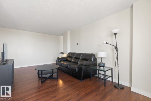 606 10883 Saskatchewan Drive, Edmonton, AB - Indoor Photo Showing Living Room