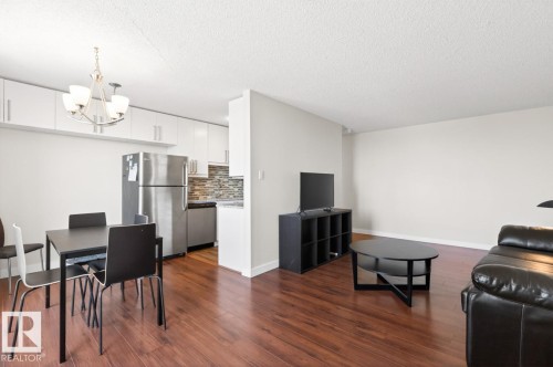 606 10883 Saskatchewan Drive, Edmonton, AB - Indoor