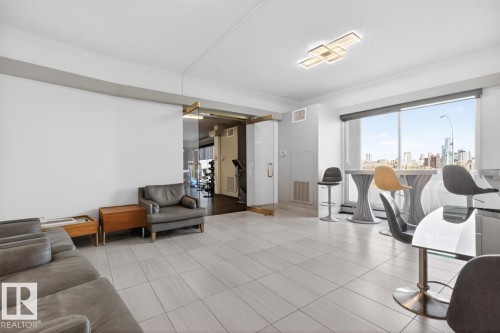 606 10883 Saskatchewan Drive, Edmonton, AB - Indoor