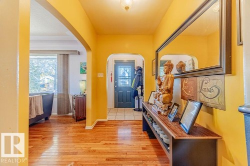 Archway entrance featuring a decorative valance and wood-finish flooring - 12339 89 Street, Edmonton, AB - Indoor Photo Showing Other Room