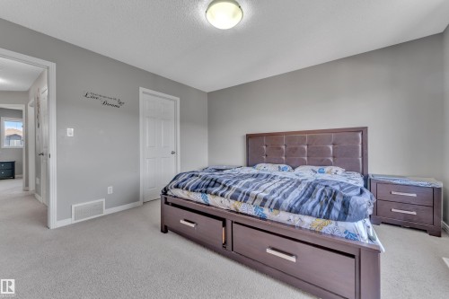 Carpeted room with light grey wall paint and white trim - 5520 5 Avenue, Edmonton, AB - Indoor Photo Showing Bedroom