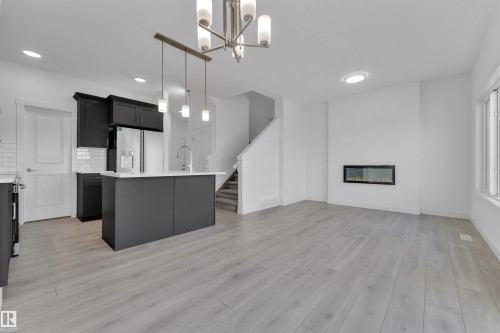 19734 29 Avenue, Edmonton, AB - Indoor Photo Showing Kitchen
