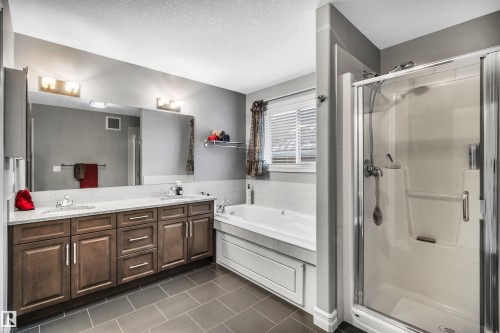 7728 18 Avenue, Edmonton, AB - Indoor Photo Showing Bathroom