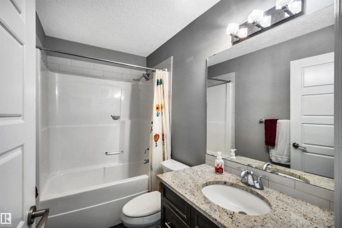 7728 18 Avenue, Edmonton, AB - Indoor Photo Showing Bathroom