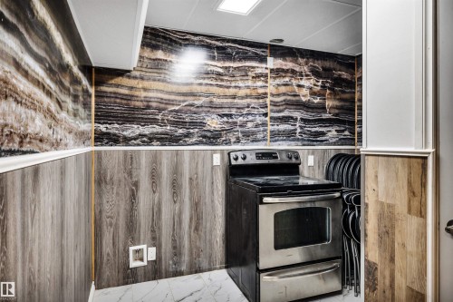 7728 18 Avenue, Edmonton, AB - Indoor Photo Showing Kitchen