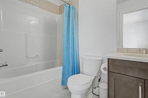 30 3025 151 Avenue, Edmonton, AB - Indoor Photo Showing Bathroom