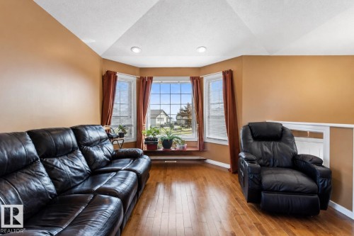 4608 39 Street, Drayton Valley, AB - Indoor Photo Showing Living Room