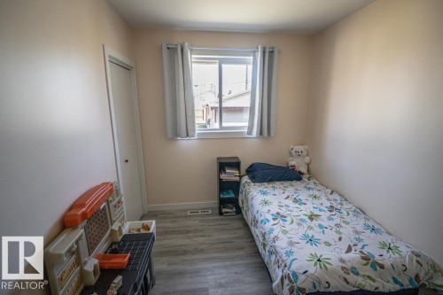 Compact room featuring light-toned walls and wood-finish flooring - 4822 45 Ave, St. Paul Town, AB - Indoor Photo Showing Bedroom