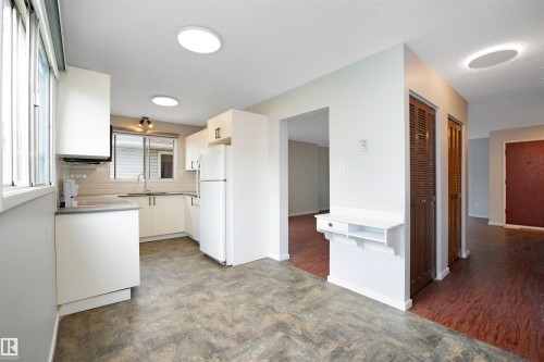 12411 94 Street, Edmonton, AB - Indoor Photo Showing Kitchen