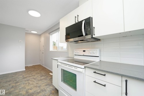 12411 94 Street, Edmonton, AB - Indoor Photo Showing Kitchen