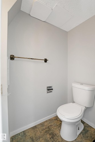 12411 94 Street, Edmonton, AB - Indoor Photo Showing Bathroom