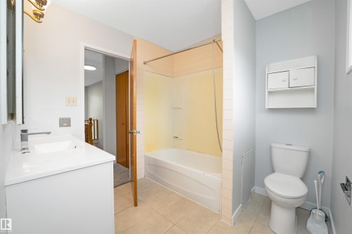 12411 94 Street, Edmonton, AB - Indoor Photo Showing Bathroom