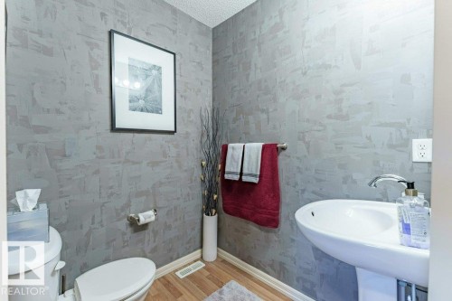 5806 1A Avenue, Edmonton, AB - Indoor Photo Showing Bathroom