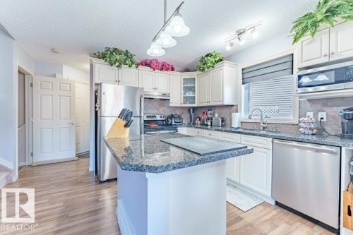 5806 1A Avenue, Edmonton, AB - Indoor Photo Showing Kitchen With Upgraded Kitchen