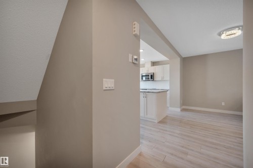 8 1530 Tamarack Boulevard, Edmonton, AB - Indoor